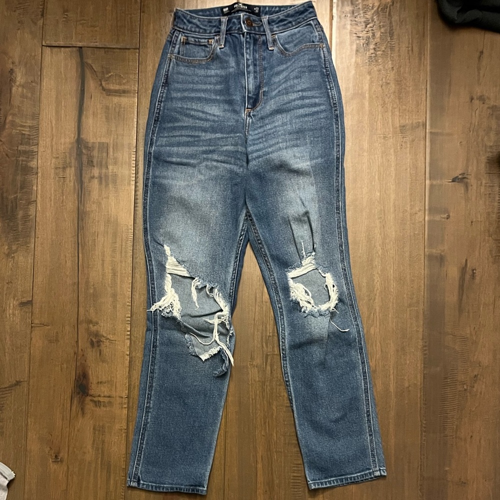 HOLLISTER DISTRESSED JEANS